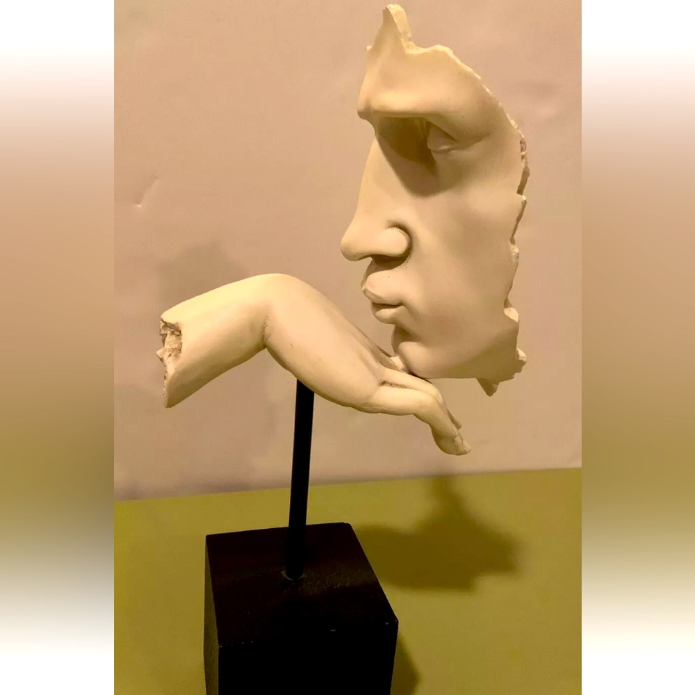 TMS Zeckos Vitruvian Collection Piece “Pleased To Meet You” Sculpture